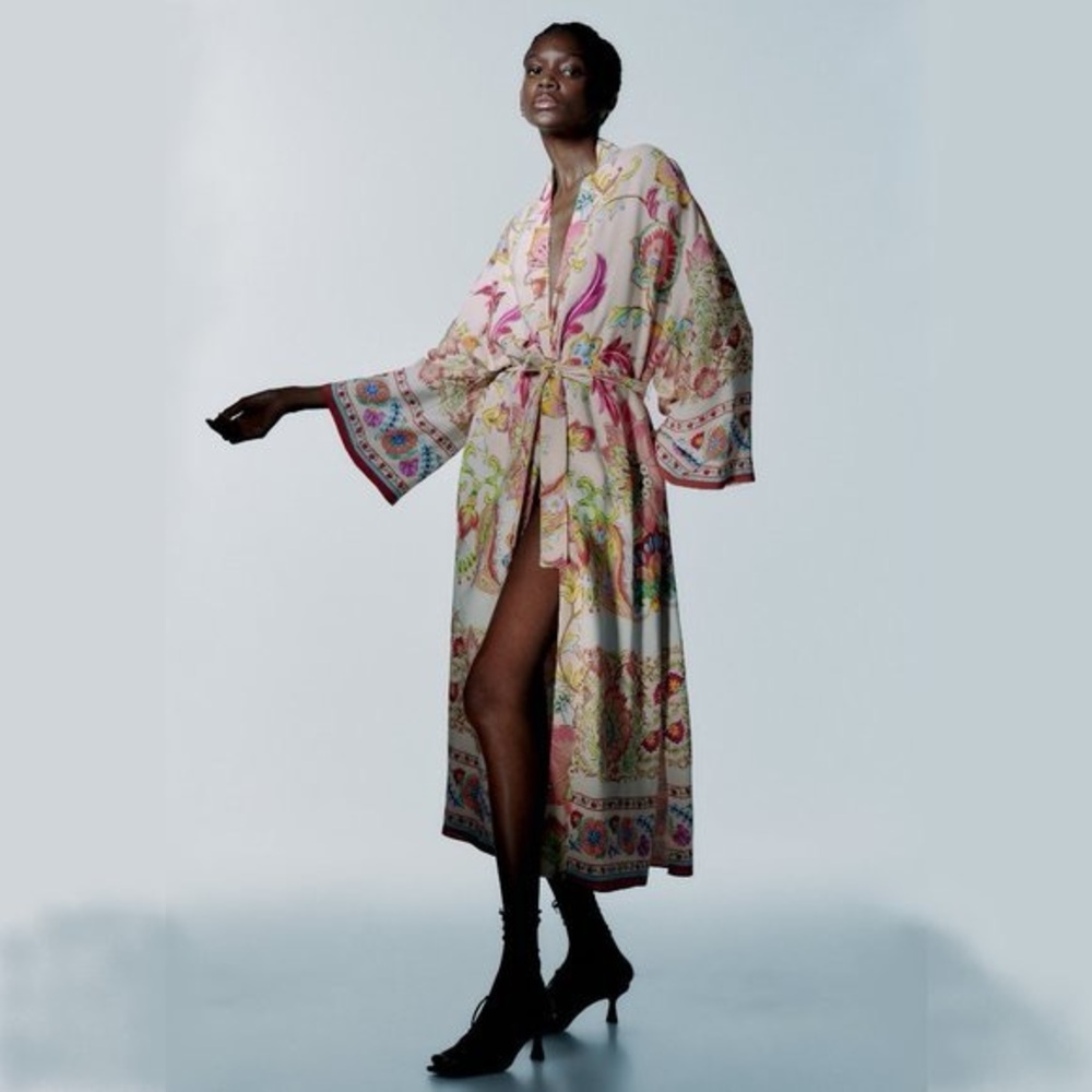 NWT Size L Zara Vibrant Patterned Women's Kimono